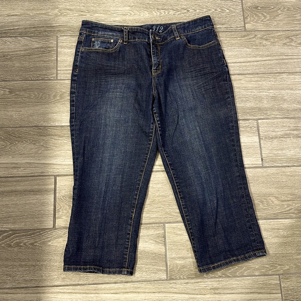 The Limited denim crop Capri ankle jeans. Size 12. Dark wash. EUC